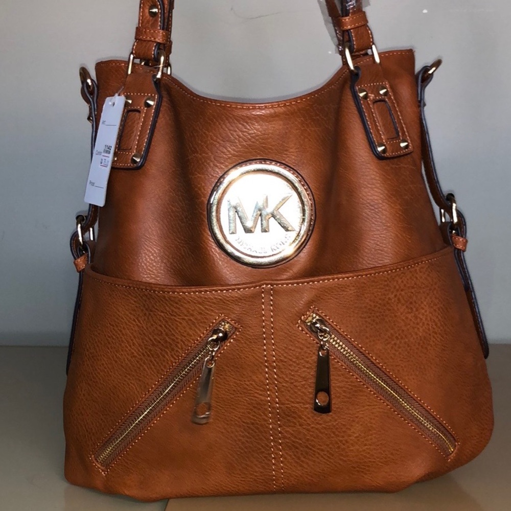 Stylish hand bag and wallet set. A great gift with many pockets and slots. - Picture 1 of 8